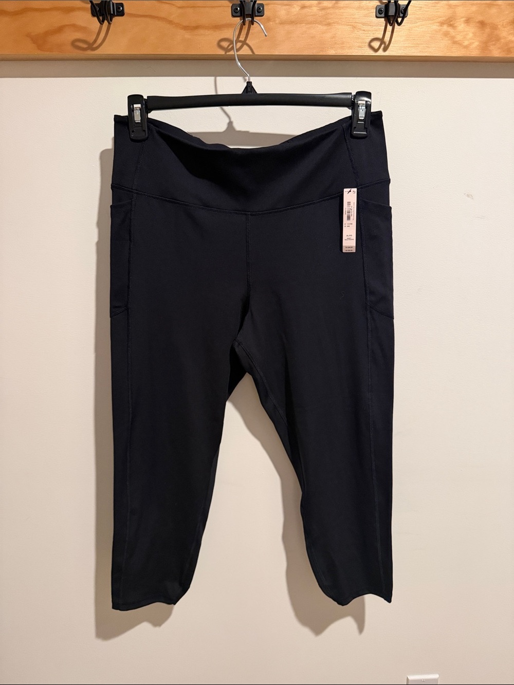 Victoria's Secret Black Capri Workout Leggings